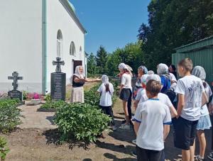 15 июля у памятника Герою Советского Союза Анатолию Григорьевичу Мягчилову состоялась церемония посвящения в "Хранители истории" ребят из первичного отделения Движения Первых Большерудкинской школы