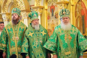 В Преображенском соборе Дивеевского монастыря совершена Божественная литургия.