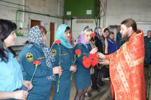 В Городецкой пожарной части прошёл традиционный Пасхальный молебен и поздравление женщин с праздником Жён-мироносиц