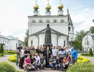 Театральная труппа  во главе с руководством русского духовного театра "Глас" посетила Городецкий Феодоровский мужской монастырь и встретилась с епископом Городецким и Ветлужским Августином.