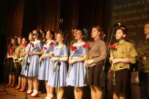 Учащиеся Семеновской православной гимназии выступили с концертом перед участниками велопробега «Наследники Победы» и тружениками тыла