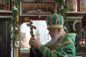 Епископ Августин совершил Божественную литургию в День Пресвятой Троицы в с. Скоробогатово