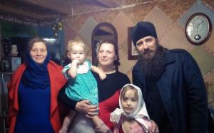 Сотрудники Отдела социального служения Городецкой епархии посетили многодетную семью с благотворительной акцией