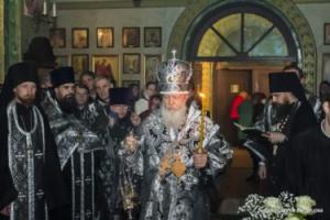 Епископ Августин совершил утреню Субботы с чином Погребения Плащаницы 