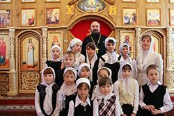 В воскресной школе храма архангела Михаила п. Ветлужский прошел Пасхальный концерт.