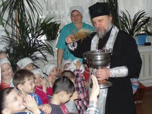 Клирик Семеновского благочиния поздравил с праздником Крещения Господня пациентов детского противотуберкулезного диспансера