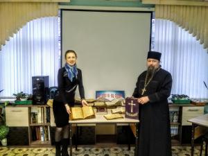 В Ковернинской центральной библиотеке открылась выставка старинных богослужебных книг