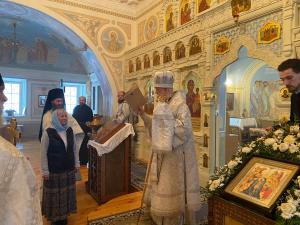 В день памяти равноапостольной Нины епископ Городецкий и Ветлужский Августин совершил Божественную литургию на Архиерейском подворье Пресвятой Живоначальной Троицы села  Белбаж