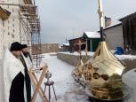 Освящение крестов и куполов в строящемся храме в честь Святого Духа в посёлке Тарасиха