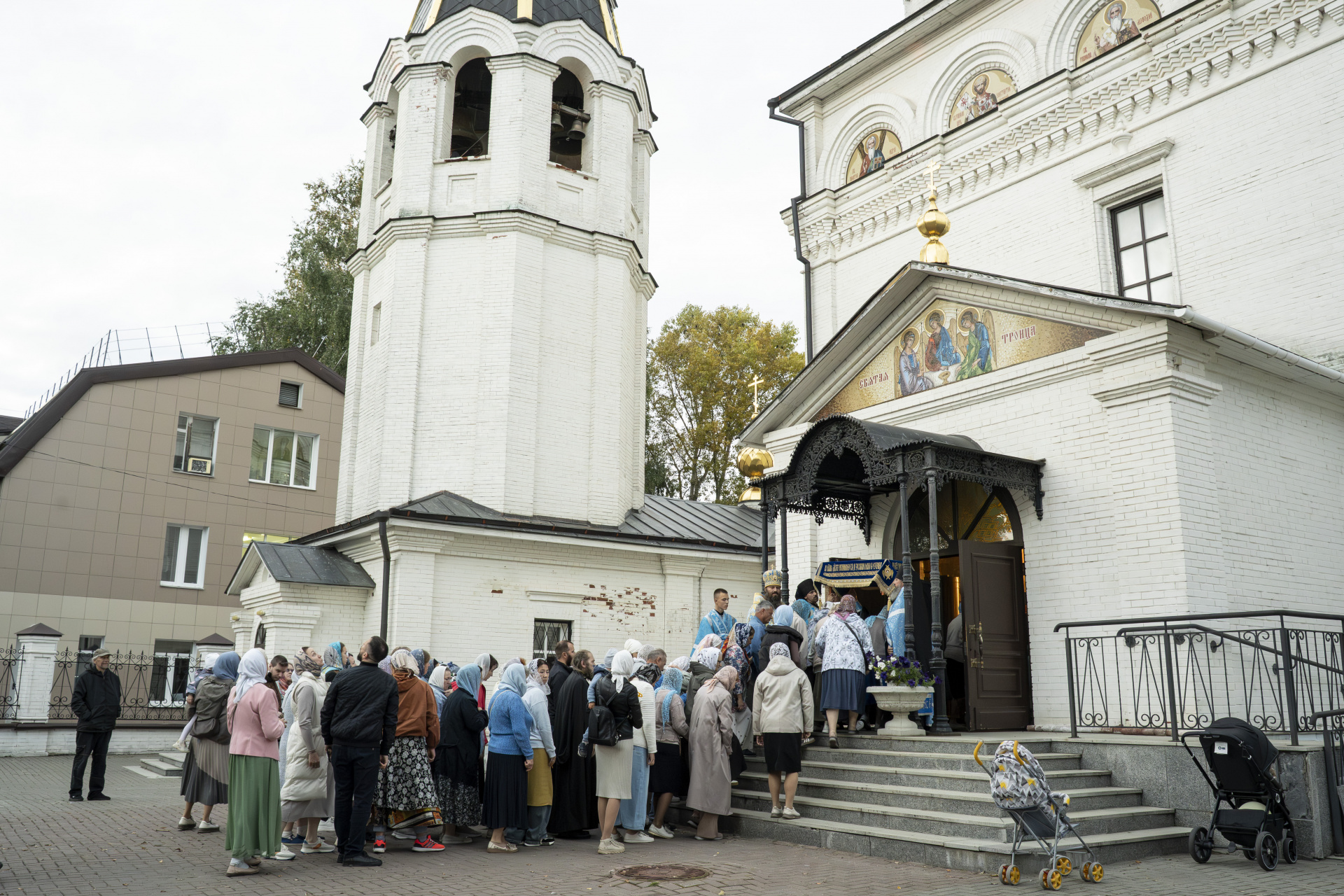 В канун праздника Успения Пресвятой Богородицы епископ Городецкий и Ветлужский Парамон совершил Всенощное бдение с чином погребения Божией Матери в Городецком Феодоровском мужском монастыре