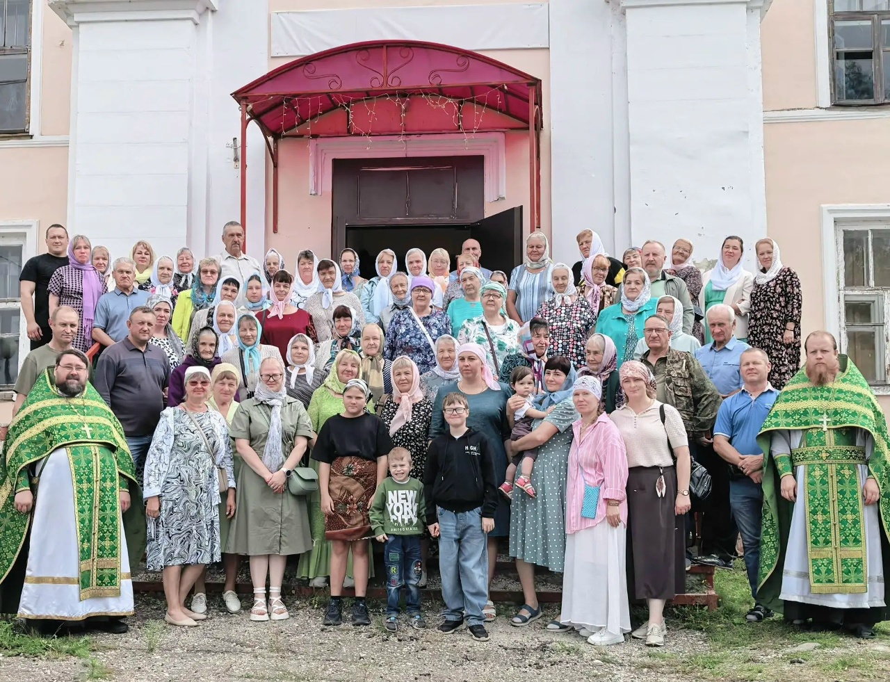 В день памяти прп. Макария Желтоводского в селе Хмелевицы Шахунского округа была совершена Божественная Литургия