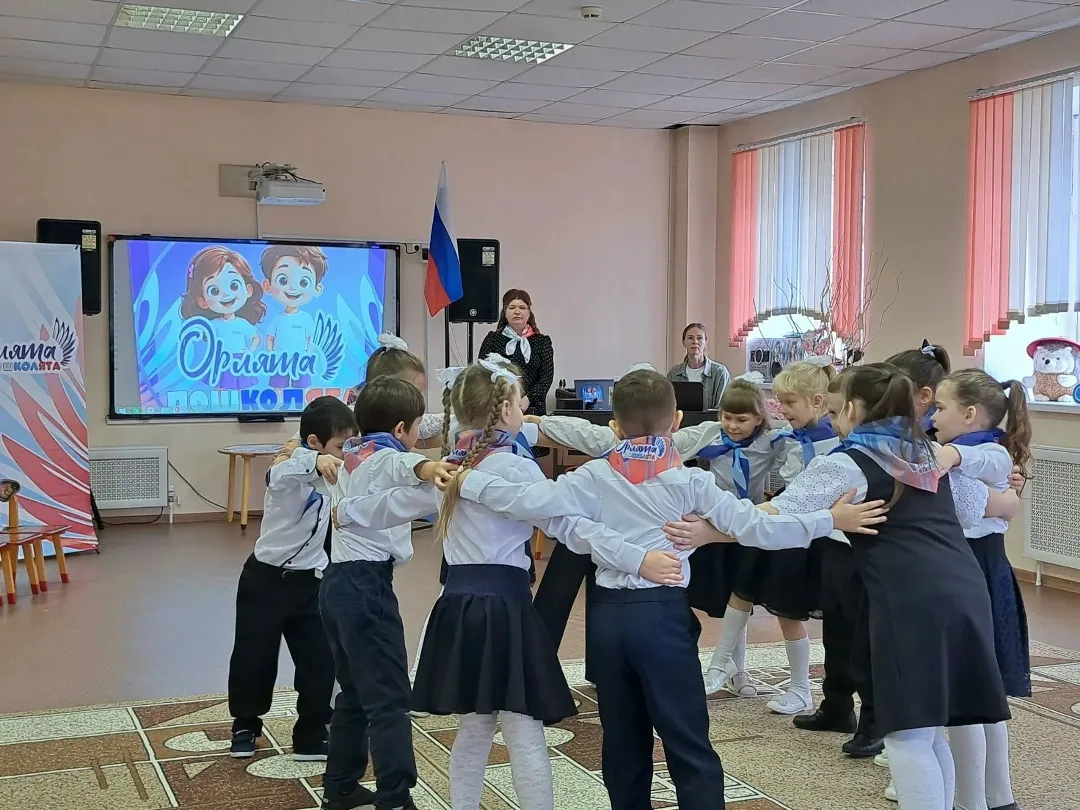 В МБДОУ "Светлячок" поселка Варнавино прошло посвящение в "Орлята-Дошколята" с участием священника