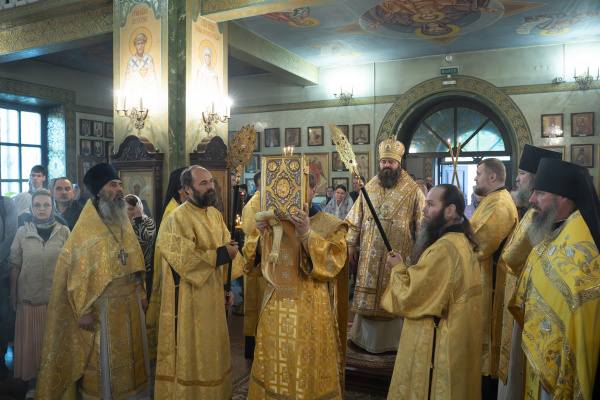 В день памяти святителей Московских епископ Городецкий и Ветлужский Парамон совершил Божественную литургию в Городецком Феодоровском мужском монастыре