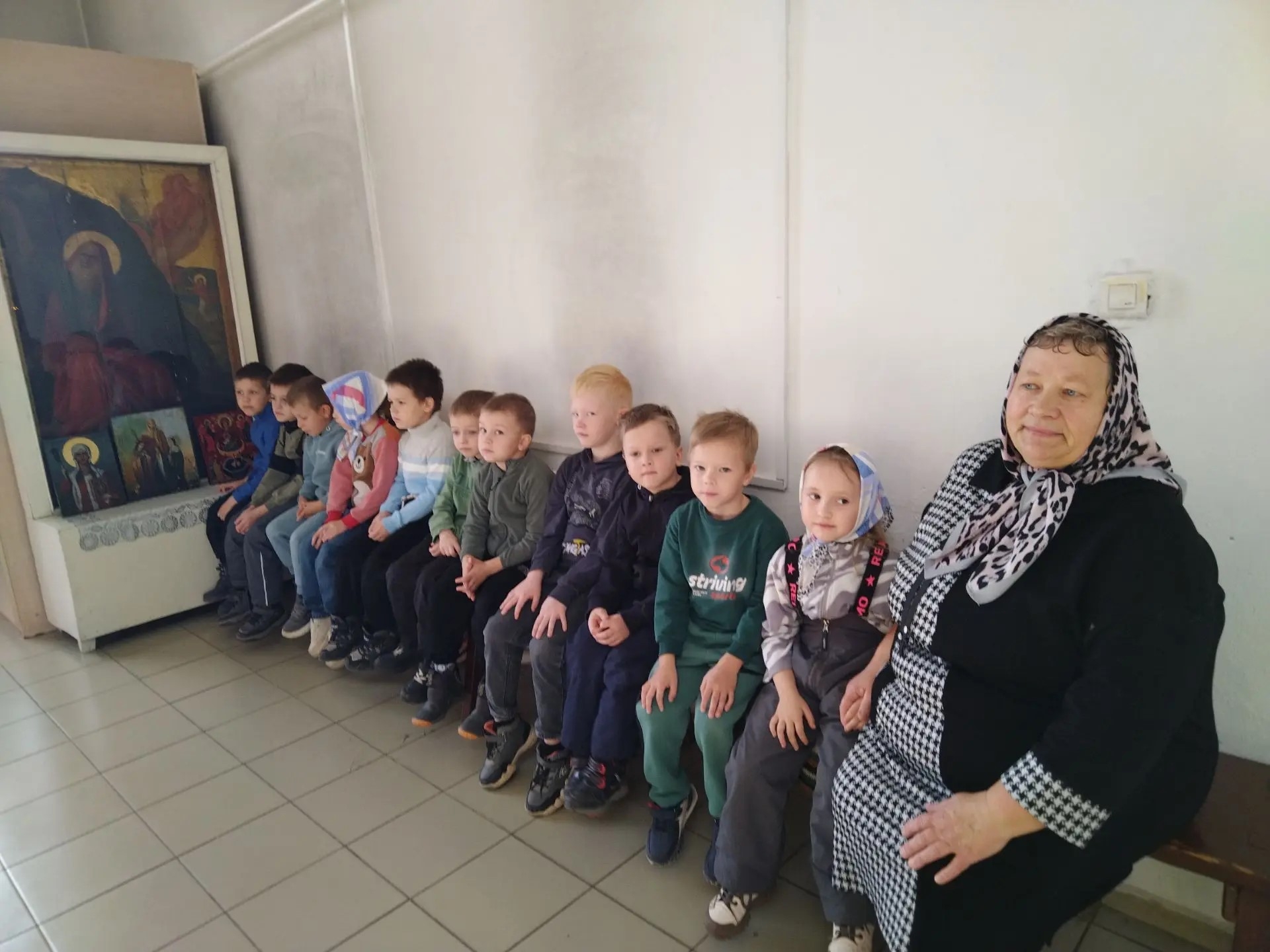 Воспитанники отряда «Отважные спасатели» детского сада "Теремок" побывали в храме Пресвятой Живоначальной Троицы поселка Шаранга