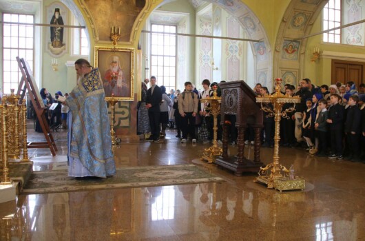 В праздник Благовещения для учеников Саровской православной гимназии совершена Божественная литургия
