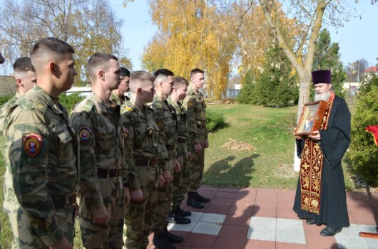 Помощник благочинного Саровского округа совершил молебен на территории саровского соединения войск Росгвардии