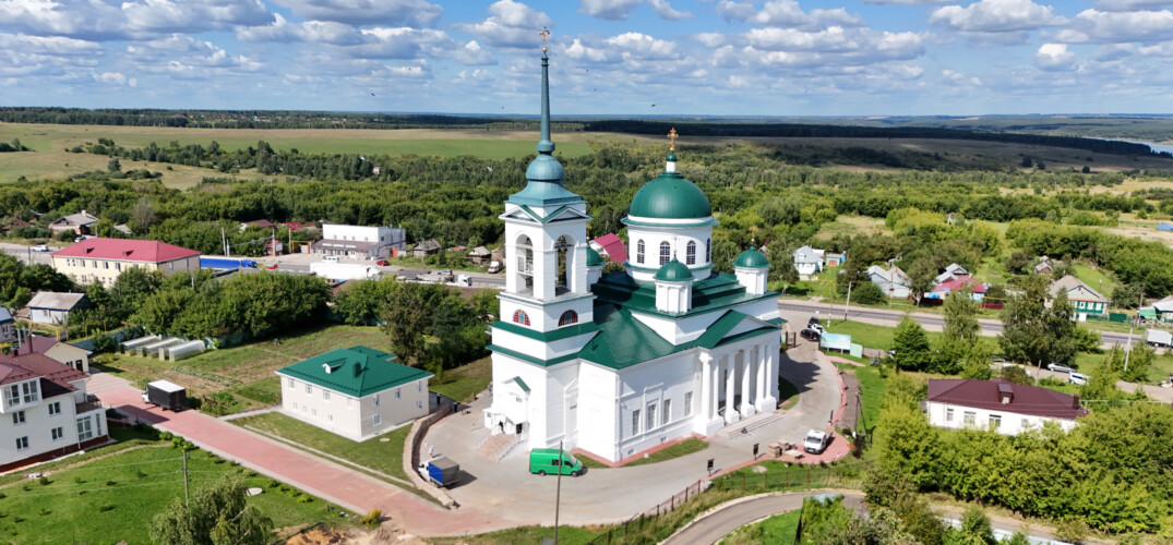 В Дальнеконстантиновском благочинии Нижегородской епархии готовится к Великому освящению центральный престол храма в честь Богоявления Господня