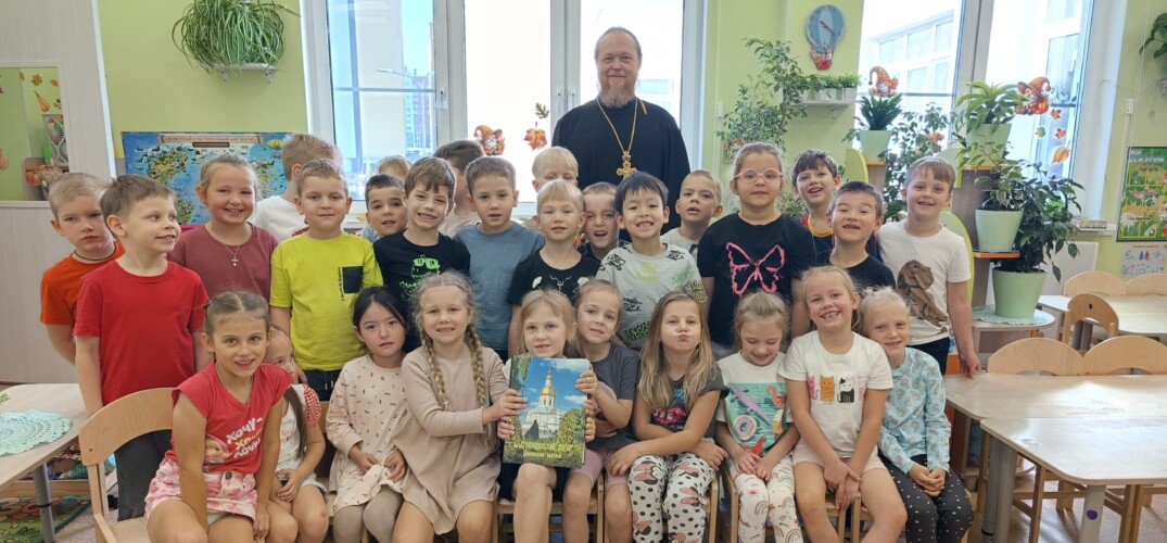 Помощник благочинного Нагорного округа посетил детский сад № 221 и школу № 24 в Нижнем Новгороде