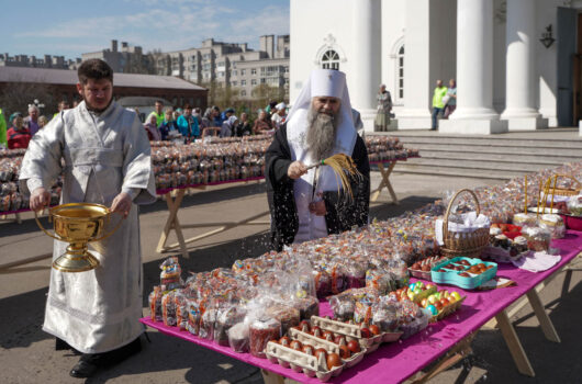 Глава Нижегородской митрополии освятил пасхальные куличи для людей, находящихся в местах лишения свободы