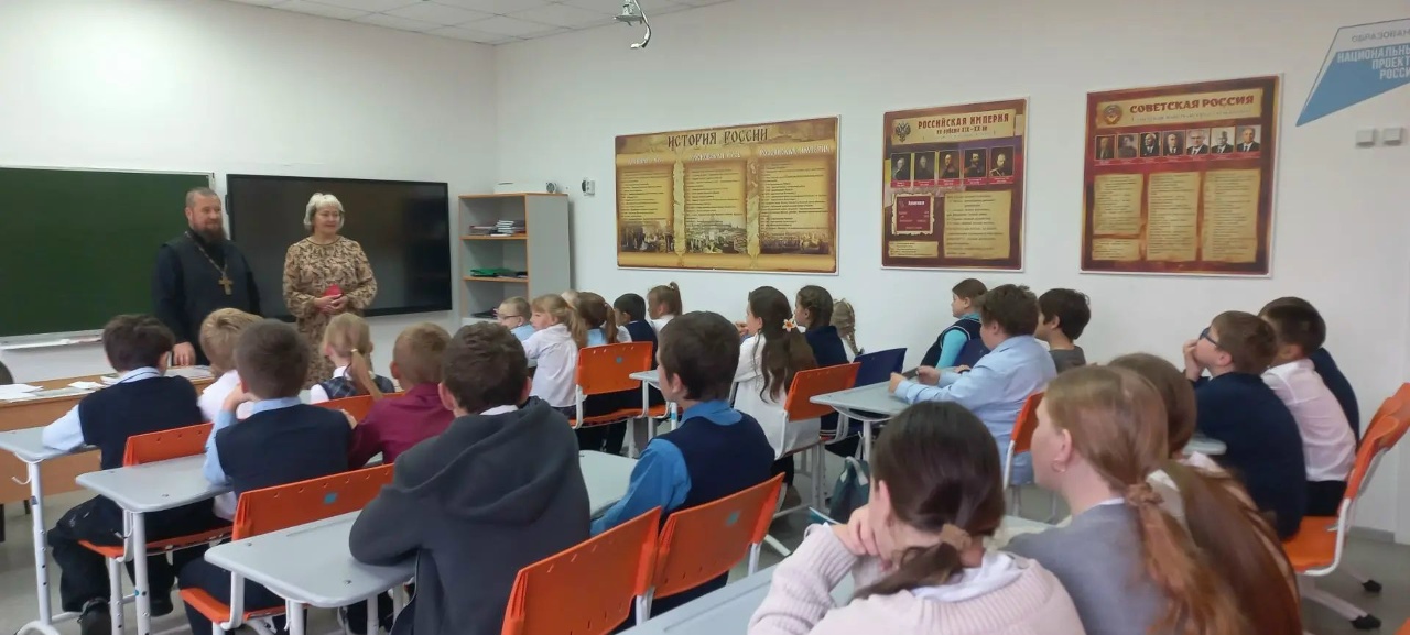Настоятель храма Покрова Пресвятой Богородицы Семеновского благочиния провел беседу с учащимися Овсянковской школы