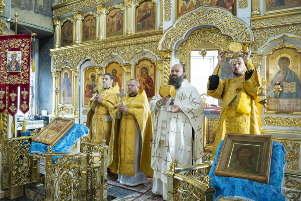 Епископ Городецкий и Ветлужский Парамон совершил Божественную литургию в Городецком кафедральном соборе Покрова Пресвятой Богор...