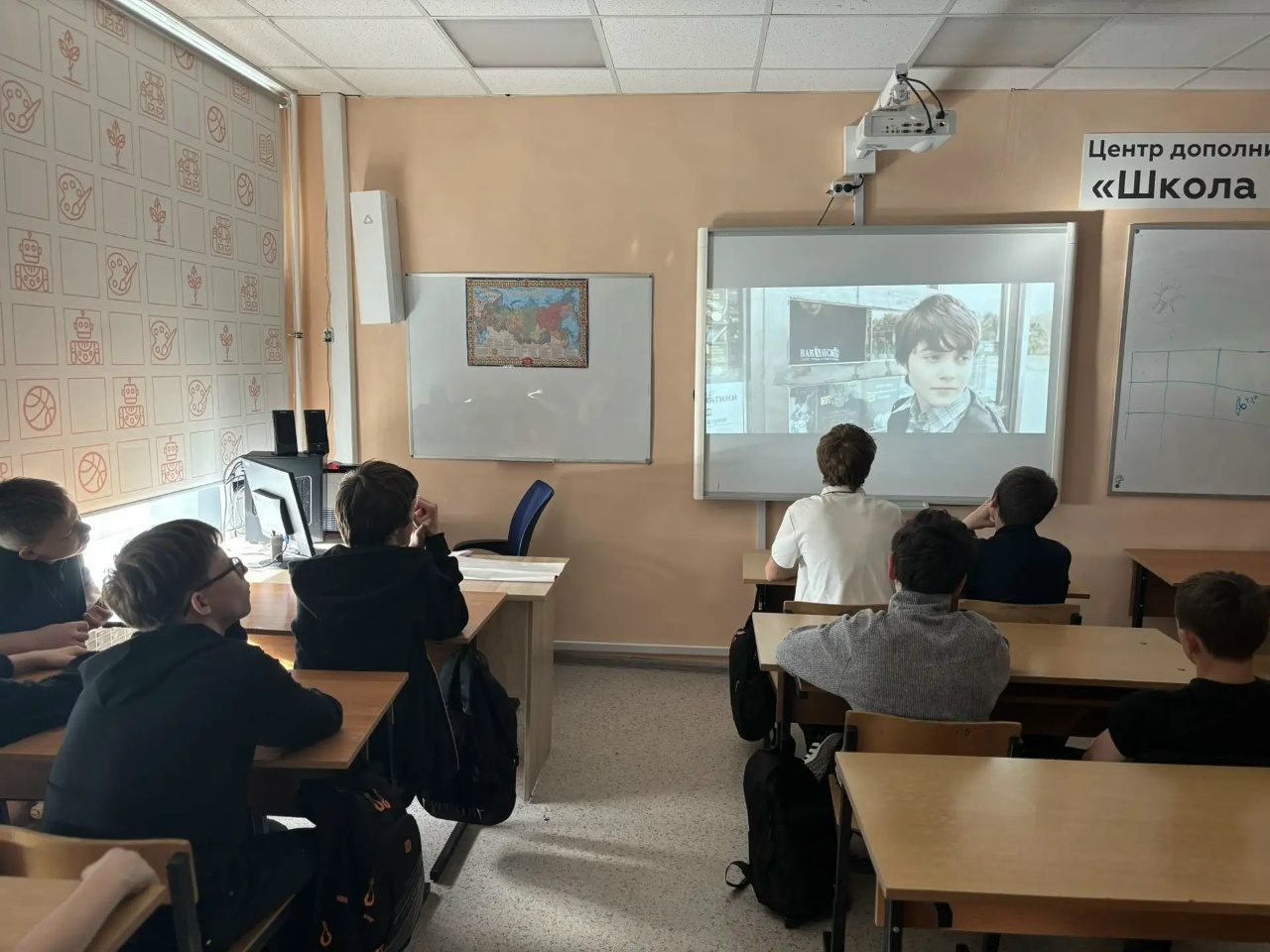 Помощник благочинного Шарангского округа провела киноуроки для школьников