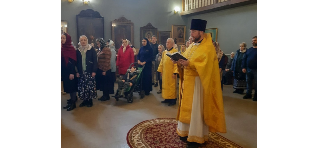 В храме в честь Владимирской иконы Божией Матери Сормовского благочиния встретили новую икону афонских старцев
