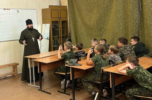 Помощник благочинного Борского округа провел встречу с кадетами центра военно-патриотического и спортивного воспитания