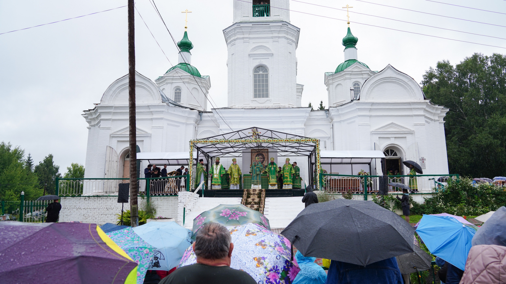 Епископ Городецкий и Ветлужский Парамон сослужил Главе Нижегородской митрополии на Божественной литургии в селе Бортсурманы Пильнинского муниципального округа Нижегородской области