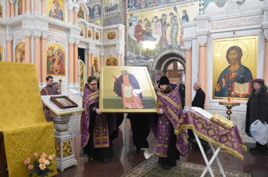 В Воскресенском благочинии Нижегородской епархии торжественно встретили икону преподобного Серафима Саровского с частицей мощей