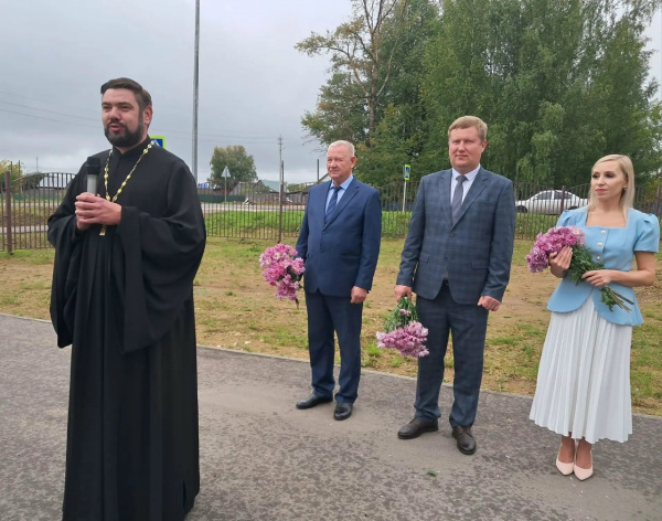 Священники Шахунского благочиния поздравили школьников с Днём знаний