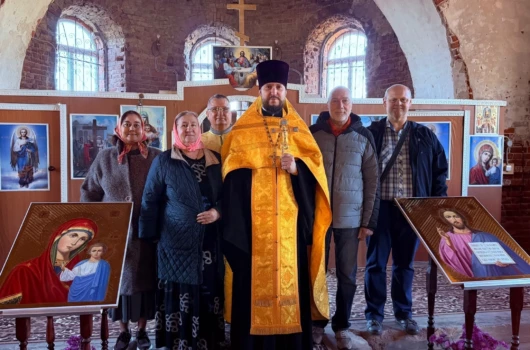В Дальнеконстантиновском благочинии в возрождающемся храме села Кажлейка встретили новые иконы