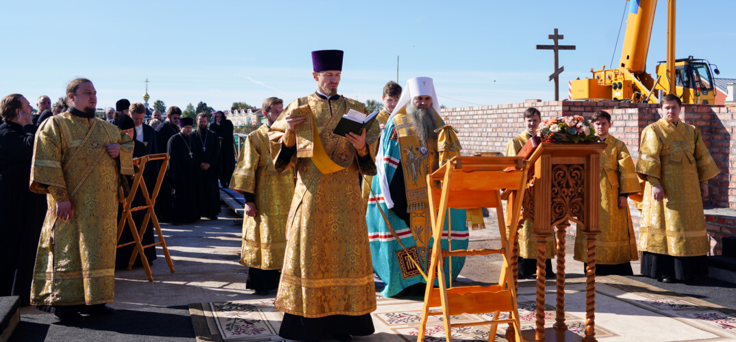 Глава Нижегородской митрополии совершил молебен на месте возведения Святых врат Серафимо-Дивеевского монастыря