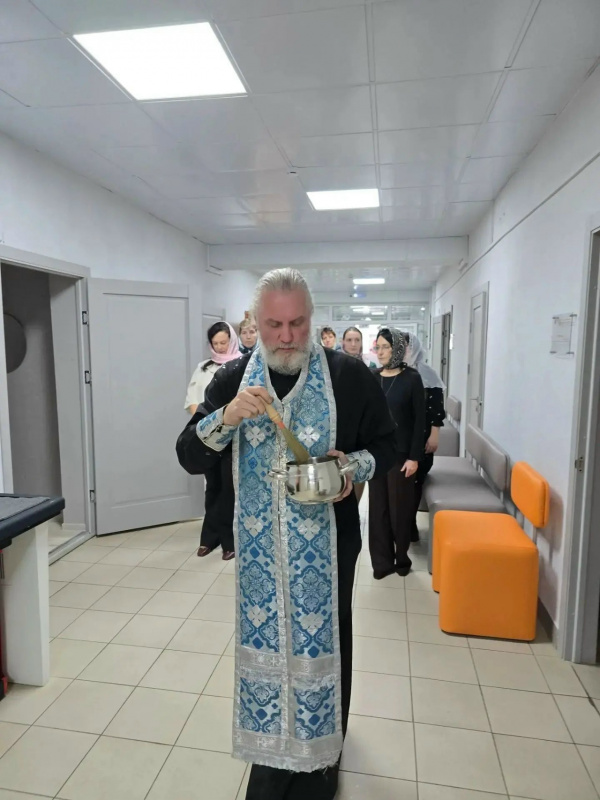 Священник Городецкого благочиния освятил многопрофильный центр «Семья»