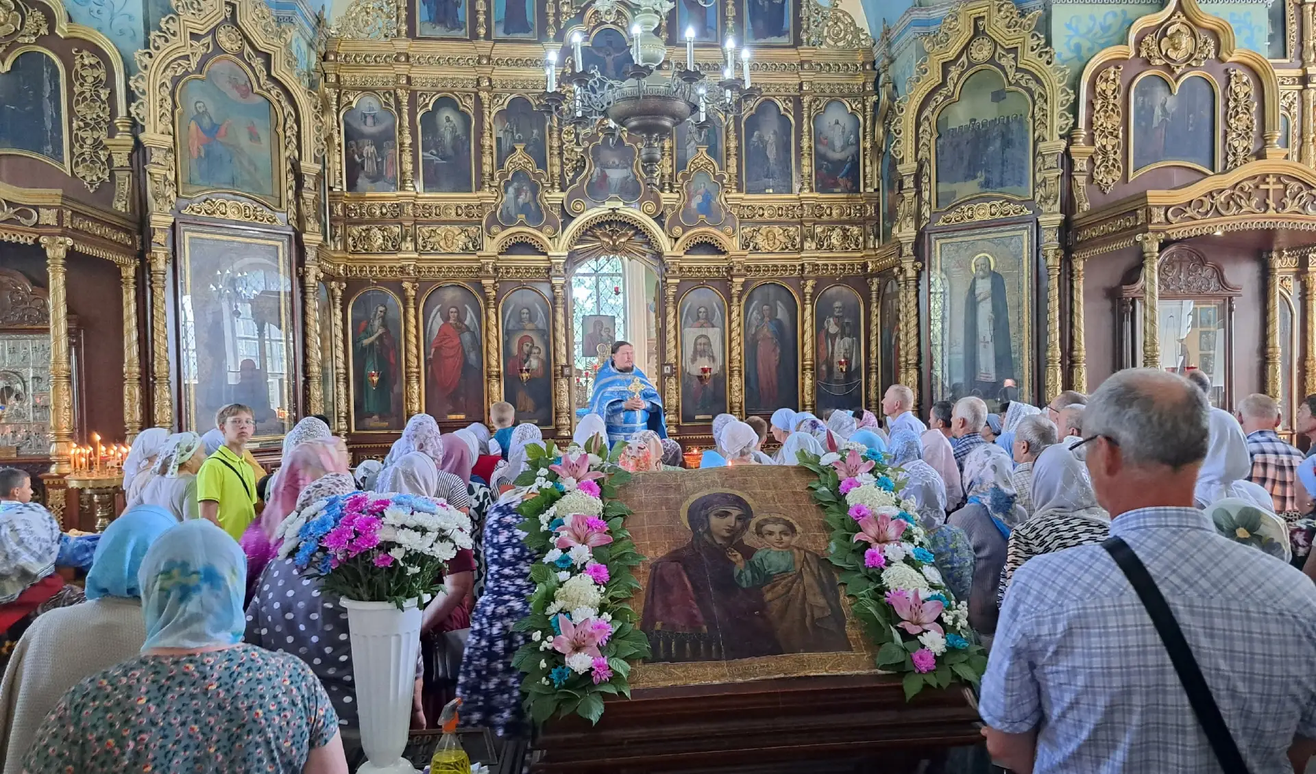 В день празднования Казанской иконы Божией Матери храмы Шарангского благочиния отметили престольный праздник