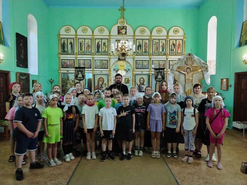 Воспитанники лагеря «Республика детства» посетили храм преподобного Серафима Саровского в поселка Пижма 
