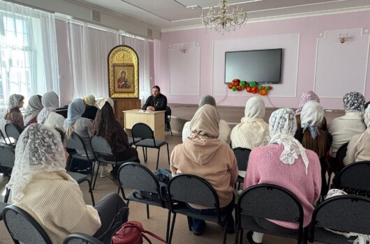 Клирик Дивеевского благочиния провел духовную беседу с паломнической группой