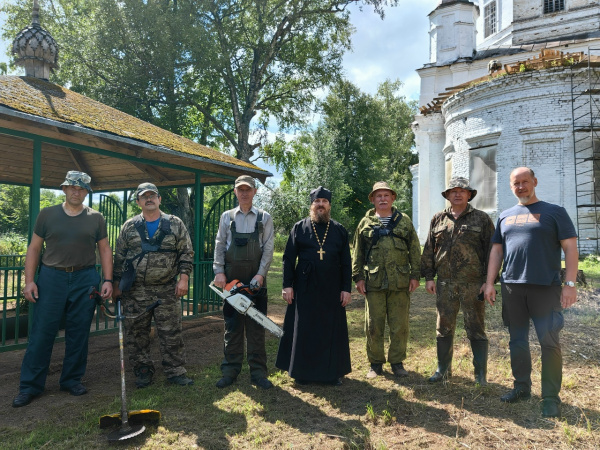 Субботник на территории храма в селе Макарьевское Ветлужско-Уренского благочиния