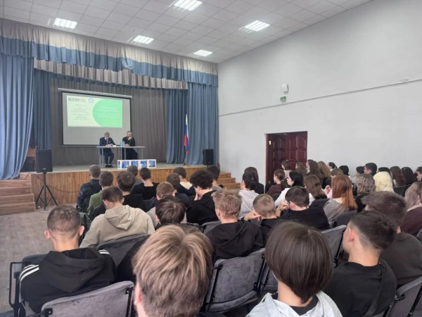 Священник Ветлужско-Уренского благочиния обсудил со студентами проблему сквернословия
