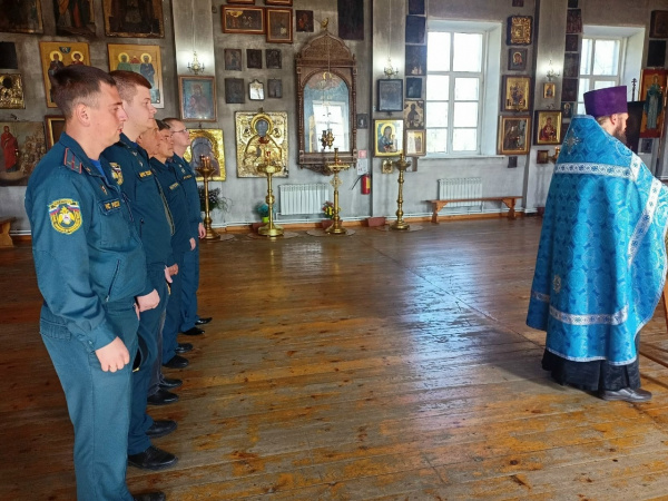 В Воскресенском благочинии состоялся молебен для сотрудников МЧС