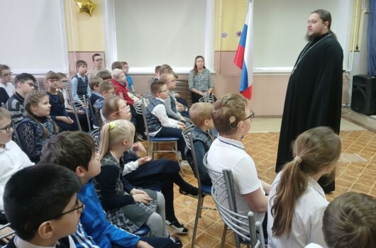 Помощник благочинного Московского округа посетил специальную коррекционную школу-интернат для слабовидящих детей