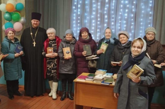 Клирик Борского благочиния провел духовную беседу с читателями библиотеки поселка Керженец