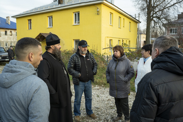 Епископ Городецкий и Ветлужский Парамон совместно с администрацией Городецкого муниципального округа посетил пострадавших от атаки БПЛА