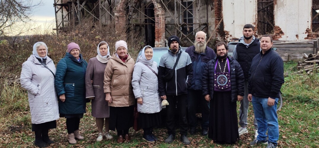 В Вознесенском благочинии Выксунской епархии совершена Божественная литургия в руинированном Спасском храме села Илев