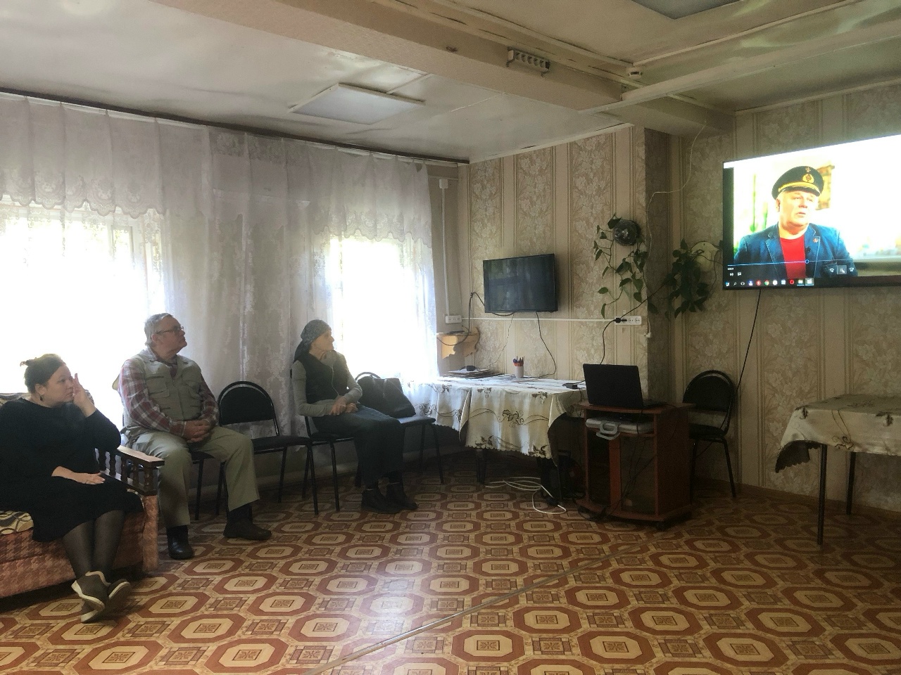 Клирик храма преподобного Варнавы Ветлужского посетил Комплексный центр социального обслуживания населения Варнавинского района