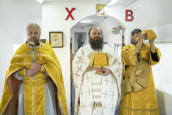 Епископ Городецкий и Ветлужский Парамон совершил Божественную литургию в Архиерейском подворье храма святых первоверховных апостолов Петра и Павла в г. Заволжье