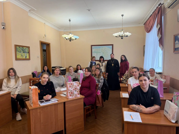 В Заволжье священник поздравил будущих мам в День беременных