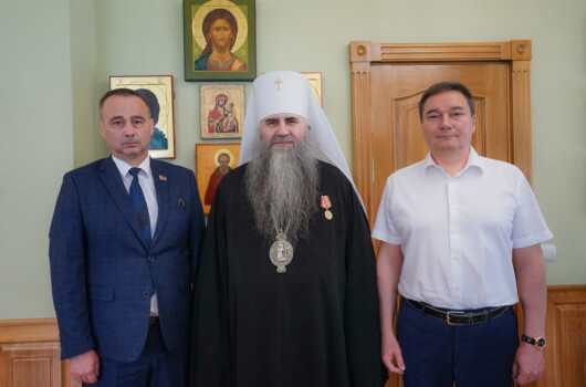 Главе Нижегородской митрополии вручена медаль «80 лет освобождения Беларуси от немецко-фашистских захватчиков»