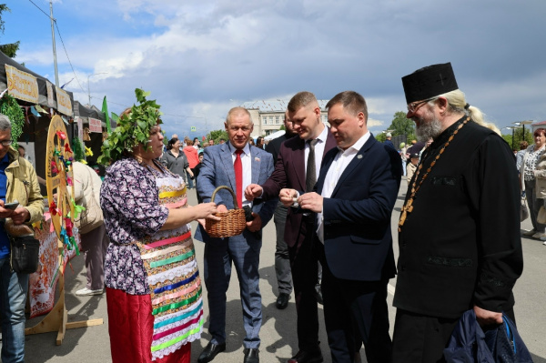 Настоятель Никольского храма принял участие в праздновании Дня поселка Красные Баки