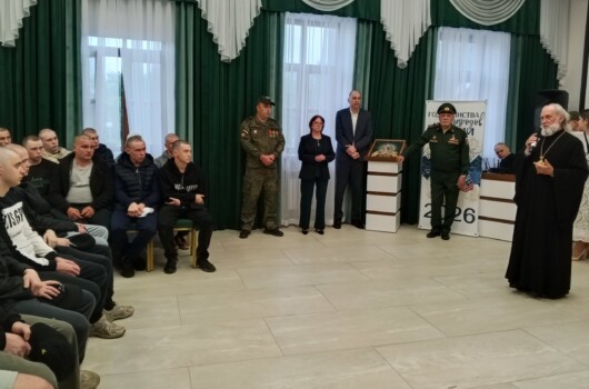 Помощник благочинного Борского округа благословил призывников перед отправкой на срочную военную службу